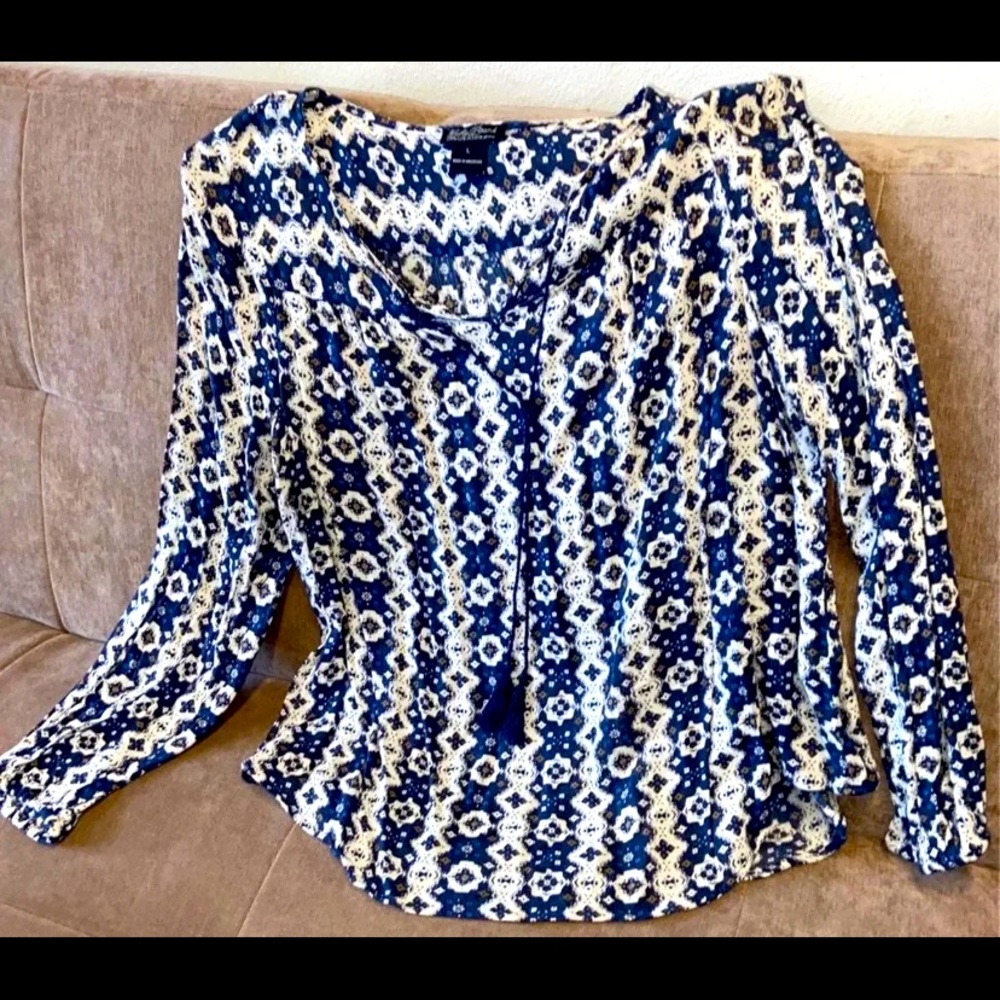 Lucky Brand EUC navy blue flowy blouse